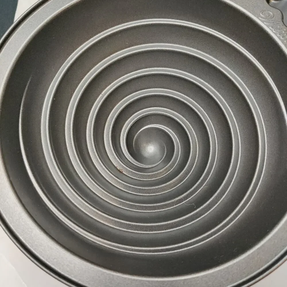 Wilton Giant Cupcake Baking Pan